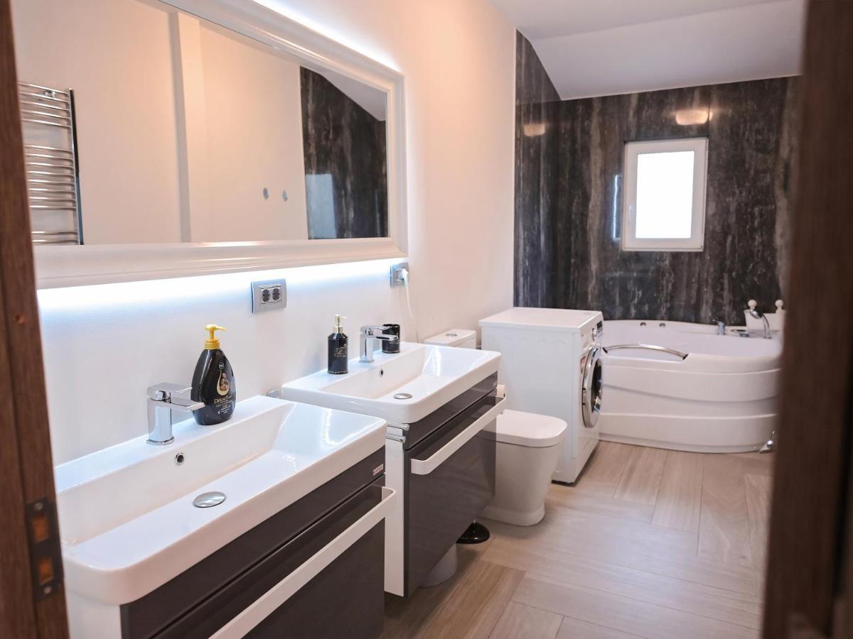 Villa Ase Premium House Suceava Exterior foto